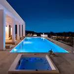 Seastar Large Pool&jacuzzi Retreat Lachania