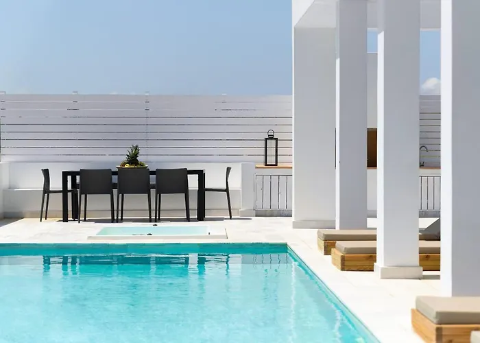 Seastar Large Pool & Jacuzzi Retreat Villa Lakhania