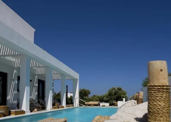 Seastar Large Pool & Jacuzzi Retreat Villa *