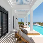 Вилла Seastar Large Pool & Jacuzzi Retreat *
