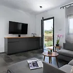 Seastar Large Pool & Jacuzzi Retreat * Лакания