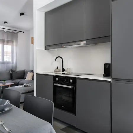 Seastar Villa Large Pool & Jacuzzi Retreat Willa Lakhania