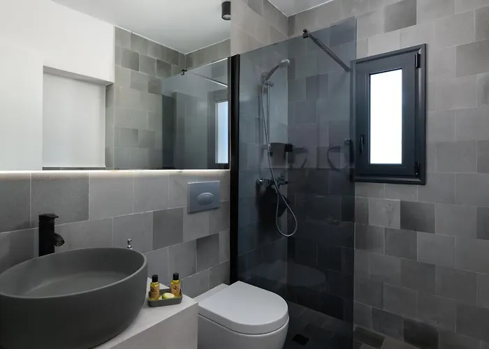 Seastar Large Pool & Jacuzzi Retreat Villa *