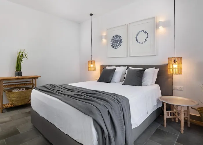 Seastar Large Pool & Jacuzzi Retreat