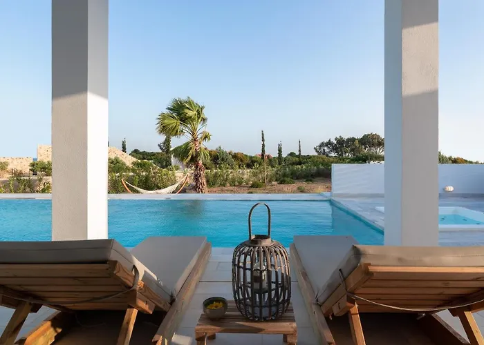 Seastar Large Pool & Jacuzzi Retreat