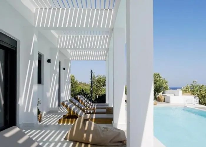 Seastar Large Pool & Jacuzzi Retreat Villa Lakhania