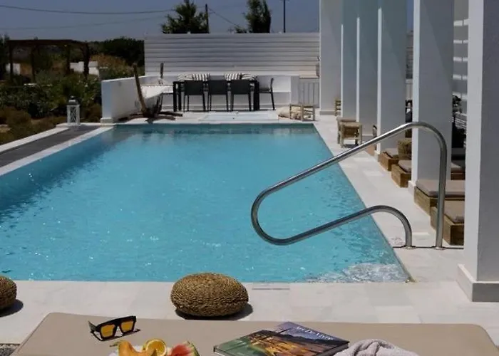 Seastar Large Pool & Jacuzzi Retreat Villa Lakhania