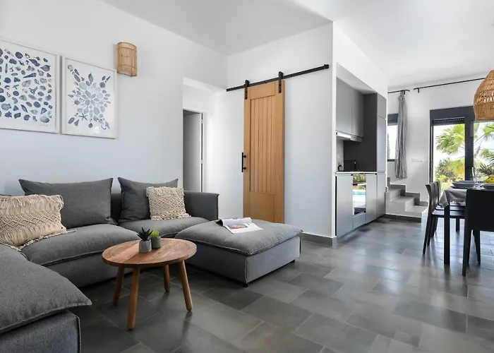 Seastar Large Pool&jacuzzi Retreat Villa Lakhania